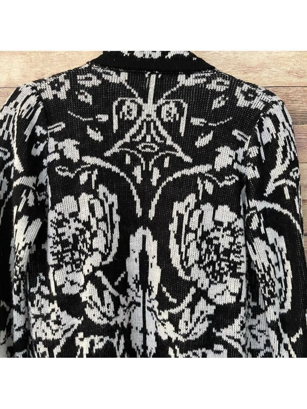 Charlotte Russe Women’s Black & White Sweater Open Front Cardigan Size: Medium - Picture 3 of 6
